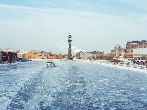 Quels sont les meilleurs itinéraires pour une croisière fluviale sur le Gange en Inde?
